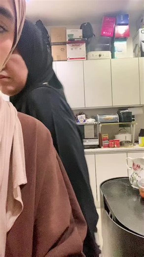 Demonstrating Kitchen Techniques Step-by-Step