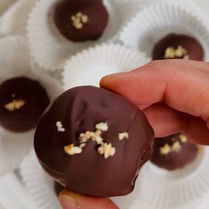Recipe >> https://kiipfit.com/gingerbread-truffles/ With just a few simple ingredients, you can create a batch of these delicious truffles that are bursting with gingerbread flavor. | Kiipfit