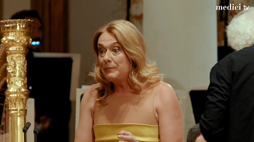 [SOON] Sir Simon Rattle and the prestigious Chamber Orchestra of Europe team up once again — this time with Sir Simon's wife, the stupendous mezzo-soprano Magdalena Kozena! Don’t miss their performance in a varied program including works by Dvořák, Mahler, Bartók, and Schubert! https://bit.ly/3yPbgdd | medici.tv