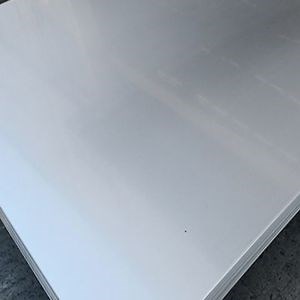 [Hot Item] En Plate Well Seaworthy Package Stainless Steel Flat Color Sheets