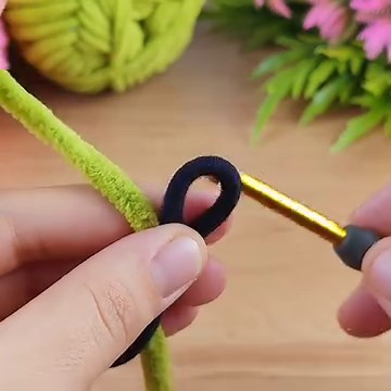 I made a new model with a rubber buckle using velvet thread and got the order #crochet #knitting | El Sanatları ve Hobi