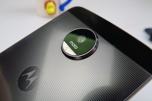 Motorola Moto Z: Camera excelentă, de top 3 în 2016, la selfie se mai putea lucra
