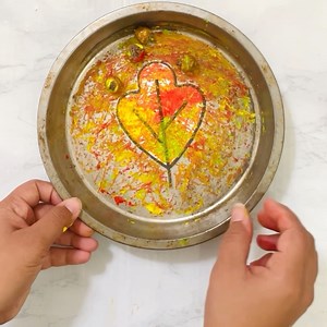 2.7K views · 79 reactions | Acorn marbling in a box FALL leaf art !!! A perfect MESS FREE Fall leaf art for preschoolers and kindergartners… I like to call it “ Shake it up” leaf art 朗!!! | Zippi Kids Corner | Facebook