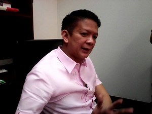 MGA PULIS NA NAGTANGKANG UMARESTO KAY TRILLANES OVERKILL DAW - ESCUDERO "Tama na pangalagaan, protektahan ang Senado ni Senate President Tito Sotto ang integridad ng institusyon at ng mga miyembro na bumubuo laban sa ilegal na pag-aresto kung wala naman talagang warrant. Di naman pwedeng isang salita lamang ng isang tao maski na ang Pangulo. eh automatic pupuntahan na ng pulis, hindi naman tama iyan. Dapat dumaan sa husgado na iyan maski sa panahon ng Martial Law hindi iyan puwedeng gawin." paha