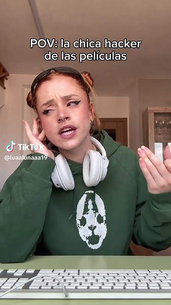 ig // @luaalunaaa La chica hacker de las películas 😂 parte 4 | Emoji Movie