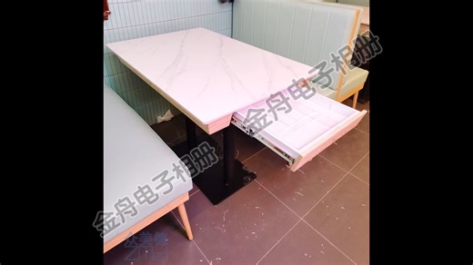 香港餐廳傢私訂造，茶餐廳檯櫈梳化，櫃筒餐枱，可儲物卡位梳化，開具BS7176防火證書