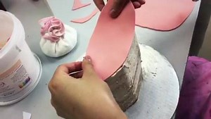 5.1K views · 125 reactions | Get an exclusive behind the scenes look on how to make a handbag cake! Complete Deelite | Satin Ice | Facebook