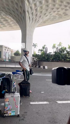 9.4K views · 63 reactions | KL Rahul & Athiya Shetty Spotted At Airport. #klrahul #AthiyaShetty | Indian Television Academy | Facebook