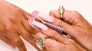 Purple Chevron Nail Design. #tammytaylorproducts #tammytayloracrylics #acrylnagels #gelegance #gelegancegelpolish #tammytaylornailsbenelux #tammytaylornailsbelgie #tammytaylornailsbelgium #tammytaylornailsnederland #tammytaylornailsnetherlands #tammytaylornailsluxemburg | Tammy Taylor Nails Benelux