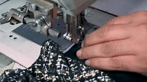 Opérateur de machine à coudre liant : vidéo de stock (100 % libre de droit) 3938126739 | Shutterstock