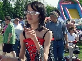 Anorexic woman who almost died posts pictures of herself to help others