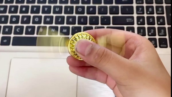 Amazon.com: Magic Orb Hand Finger Spinner, Gold Fidget Spinner Stress Relief Anti Anxiety Desk Decoration Gifts Party Favors for Adults (Gold) (Gold) : Toys & Games