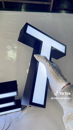 Rim letters,very elegant.#luminous #signage #noen #acrylic #led