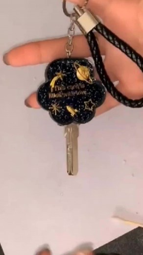 4.4K views · 38 reactions |  Como Hacer un Accesorio con Resina?...