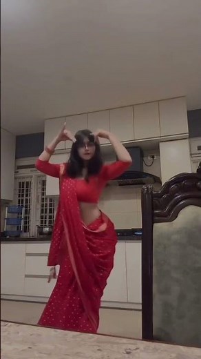 Insta Reels shorts beautiful girl dance sexy saree hot bhabhi navel viral video backless saree suit