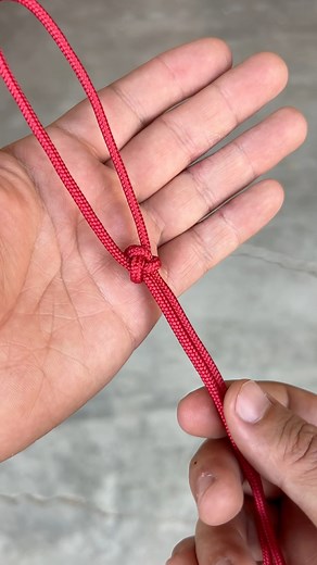 Botón triangular, ideal para aplicarlo en llaveros. #fblifestyle #macrame | Diego Olvera.
