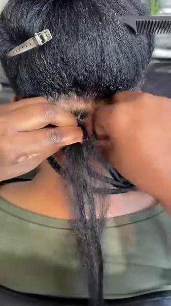 790K views · 9.8K reactions | How To Do: Knotless Braids ‍♀️ The simplest method you’ll come across! #braidtutorial #braidteacher #knotlessbraids | Braids By Koya | Facebook