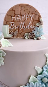 Discover how to turn a simple birthday cake into a breath-taking floral garden masterpiece with this beginner-friendly cake decorating guide. | Katy Sue Cake Decorating