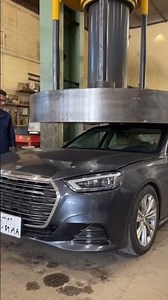 عربية ملاكي تحت المكبس الهيدروليكي 🔥