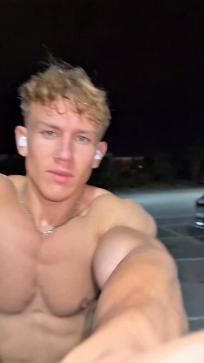 Follow for more ❤️‍🔥 At 22 years old I thought I was the man, running my own business, making money, getting girls. But By 23, I was 20,000 pounds in debt and delivering pizzas to my high school friends, living with my parents, why because I killed my ego. Most of you think you’re too good for that. Too proud to put the fries in the bag. Too embarrassed to wear a uniform. But that’s why you’re stuck. Most of you aren’t being held back by your circumstances. You’re being held back by your pride.