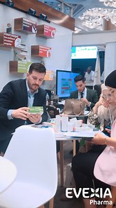 Esprit équipe EVEXIA dans le salon ALPHARMA | Evexia pharma