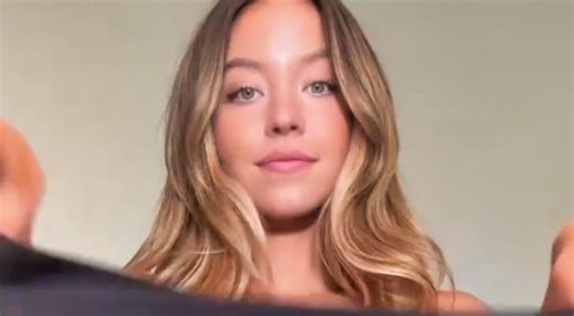 Sydney Sweeney Had The Entire Internet In A Chokehold During Naked Snake Scene In ‘Euphoria’ [PHOTOS   VIDEO]