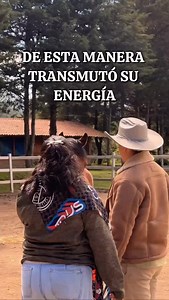 403K views · 9K reactions | ¿Qué pasaría si un caballo pudiera ayudarte a soltar lo que llevas dentro y no te deja avanzar? En este vídeo, una chica vive las constelaciones con caballos y recibe una limpieza energética profunda que la hace sentir más ligera y en paz. Mira su experiencia y cuéntanos en los comentarios qué parte te sorprendió más. #caballos #constelacionesconcaballos #renace #terapiaholistica #bienestar #energía | Renace MX | Facebook