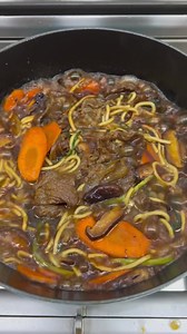 Kumakain po ba kayo ng beef sukiyaki? Bitin ba kayo sa sukiyaki sauce at beef sa restaurant 😂 ? Napakasarap at madali lang pala lutuin ito. Kaya pag may time luto ka nalang sa bahay para hindi bitin sa sauce at beef 😎. Tara, kaon ta mga maninay og angkol. #beefsukiyaki #backyardmanph #backyardman Recipe: 1. Prepare Beef- thinly sliced Onion Carrots Spring Onions Mushrooms 2 Prepare Sauce Mix Dashi Powder in Warm Water-1 cup Kikkoman (less salt) 1/2 cup Merin 1/2 cup Sake 3/4 cup White Sugar 3/