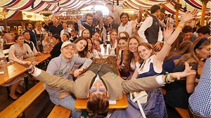 Cannstatter Volksfest: Da legst di nieder! Die Bilder vom DJ Robin-Abend im Wasenwirt