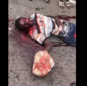 Gore video- Psychotic woman beats a man to death with a stone - XGore - Extreme Gore Videos