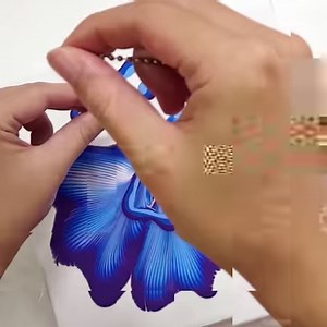 How to Paint a Betta Fish with Chains | Designer Gemma77