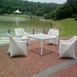 [Hot Item] Popular High End Market Dining Set Special Design Outdoor Luxury Dining Table