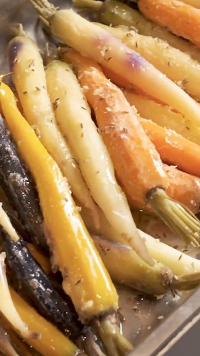 5.6K views · 17 reactions | Giffords Circus has been a big-ticket event of the summer for more than 20 years. Here’s a glimpse of this year’s magic. Find out more in our September issue. ( @natowelton) #GiffordsCircus #Juggling #SummerEvent #CircusPerformers | Country Living Magazine | Facebook