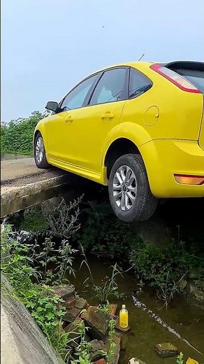 She car got stuck on the road, but she regretted it 😱