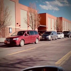 Greg Montgomery and his kids are hosting a ‘Virtual Movie Party’ tonight but wanted authentic movie theater popcorn. Here they are in line at Megaplex Theatres At The District. Worth the wait? YES! | Smart Home Brothers | Facebook