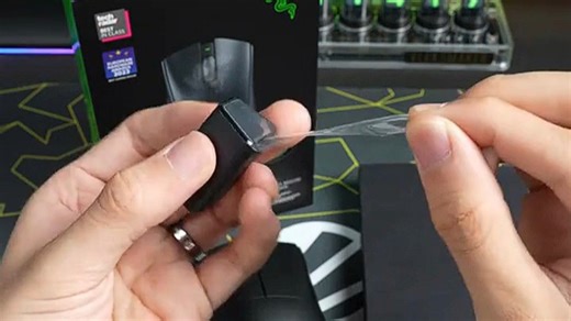 罗技无线鼠标套装MK205，静音按键设计，适合家庭办公与学习，低功耗长续航，搭配舒适手感，提升使用效率，轻松应对日常操作。