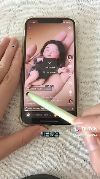 #capcut #capcutpioneer 튜토리얼: AI로 사진을 귀여운 뺨 꼬집기 효과 스타일로 바꾸는 방법 AI 프롬프트: 슈퍼 귀여운 뺨 꼬집기 효과 카툰 리얼리즘 사진 만들기 (틱톡 핫 트렌드) AI로 평범한 사진을 슈퍼 귀여운 뺨 꼬집기 아기 초상화로 만드는 방법 튜토리얼: AI로 귀여운 인형풍 캐릭터 초상화 만들기 AI 귀여움 사진 전용 효과: 볼살 통통 뺨 꼬집기 제스처 따뜻한 빛 분위기 소프트 글로우 귀여움 AI 효과 — 귀여움, 순수함, 부드럽고 따뜻한 느낌 귀여운 카툰 리얼리즘 톤 AI 포토 에디팅 — 슈퍼 귀여운 현대 스타일 튜토리얼: 제미나이 AI로 귀여운 뺨 꼬집기 초상화 만들기 제미나이 AI 프롬프트: 귀여운 아기 AI 캐릭터 초상화 생성하기 튜토리얼: 제미나이 AI로 귀여움 스타일 초상화를 인형 효과로 변환하기 틱톡 핫템 AI 귀여운 뺨 꼬집기 효과 AI ဖြင့် ဓာတ်ပုံတ်ပုံတ်ပုံတ်ပုံကို Cute Chubby Cheek Pinch E