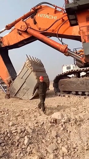 12K views · 125 reactions | look at the giant machine in the world | Giant Machines | Facebook