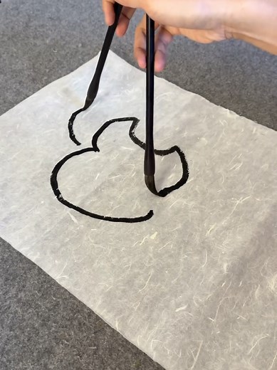 Writing Calligraphy with Two Brushes at the Same Time Using One Hand