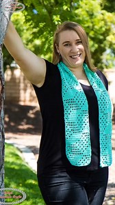 Have you ever tried Filet Crochet? 😀 This scarf is easier enough that it's makes a great beginner project! You'll just use double crochet stitches and chains to create open and closed mesh to create beautiful images like 3D cubes on this scarf. ❤️ I used CotLin yarn from @wecrochetofficial ❤️ See the LlNKinMyBl0 for the free pattern! | Crochet Patterns & Tutorials by Nicki's Homemade Crafts