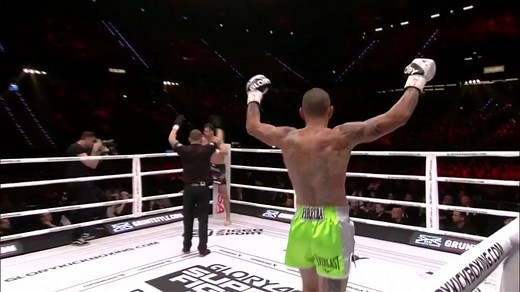 Alex 'Po Atan' Pereira opens up a nasty gash on Yousri and referee Paul Nichols waves it off! #andSTILL #GLORY49 | GLORY Kickboxing