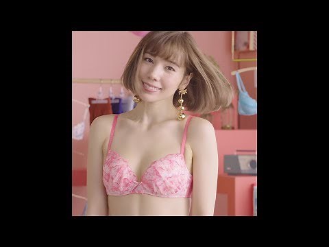 仲里依紗、キュートな下着姿で「きれいに盛れる」 ワイヤレスブラ「BRAGENIC」CM動画が公開