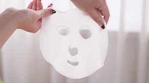 Facial Mask Machine, DIY Fruit Vegetable Facial Care Masks Maker Machine, Full Automation Skin Care Machine with Human Voice Reminder