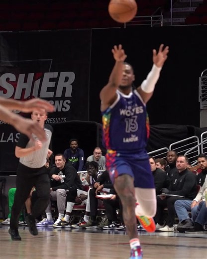 Keels going deep... AND VONTE GOING UP TOP | Iowa Wolves
