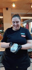 El juego de la patata caliente es pasado. Ahora lo que se lleva es "el burrito caliente". Y además sabe mejor. #tierraburrito #tacos #deliverymadrid #happyhour #carnitas #comidamexicana #barcelona #Salamanca #Madrid #alcaladehenares #glóries #alcorcón #pozuelo #boadilladelmonte #burritolife #tierraburritos #ingredientesfrescos #glutenfree | Tierra Burrito Bar