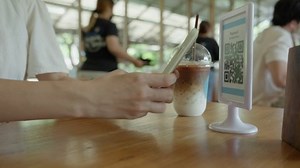 Woman Use Smartphone Scan Qr Code 库存影片视频（100% 免版税）1096852289 | Shutterstock