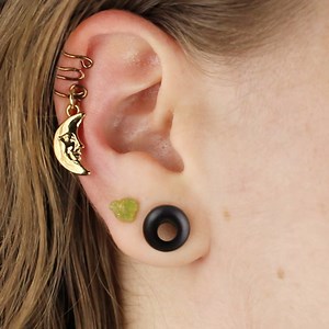Create your own ear cuffs with this simple how to! | Flawless