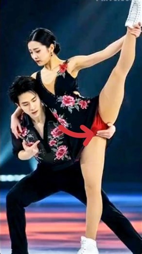 Couple ice skating performance move 😱😱 #dance #icedance #iceskating #figureskating #shorts #short