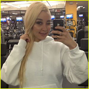 Amanda Bynes Flaunts Buzzed Haircut in New Photos & Video
