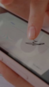 アドビ社員が語る #電子サイン とは？ ￣￣￣￣￣￣￣￣￣￣￣￣￣￣￣￣￣ リモートからの作業スタイルが普及し始め、電子サインや電子契約といった遠隔から契約を成立させるといった状況も増えてきました。 しかし、 「電子契約や電子サインって、なんだか難しそう」 「どの電子契約サービスを使ったらいいか分からない」 と感じている方もいらっしゃるかと思います。 そこで「電子サインの疑問」 についてお答えします。 電子サインをご検討の方は、ぜひチェックしてみてください！ #Acrobat ▼詳しくはこちら▼ https://adobe.ly/3UN0r33 | Adobe Document Cloud Japan